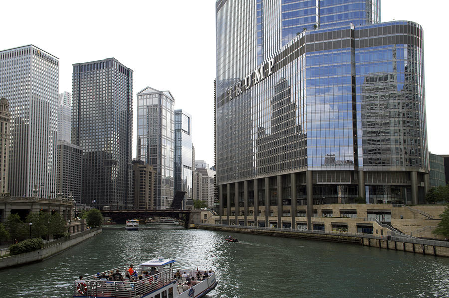Chicago River Walk Looking West 04 Photograph by Thomas Woolworth