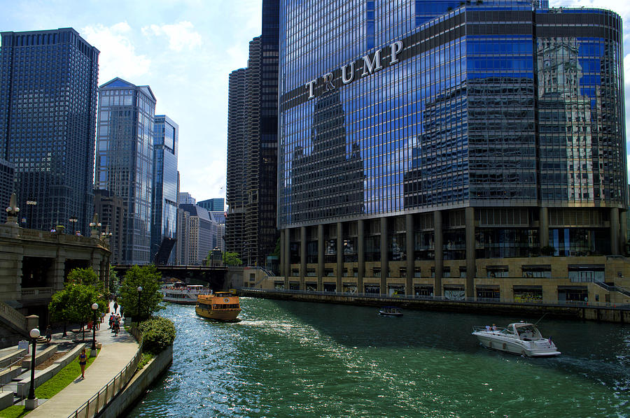 Chicago River Walk Looking West 07 Photograph by Thomas Woolworth