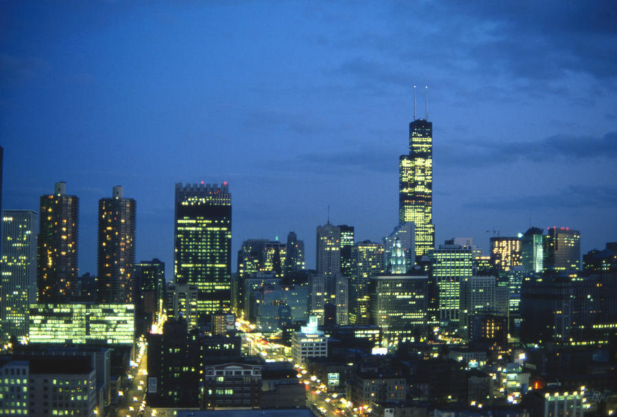 chicago-skyline-may-1983-twilight-lee-newell.jpg