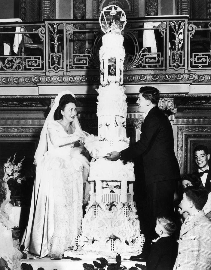 Chicago: Wedding Cake, 1947 Photograph by Granger