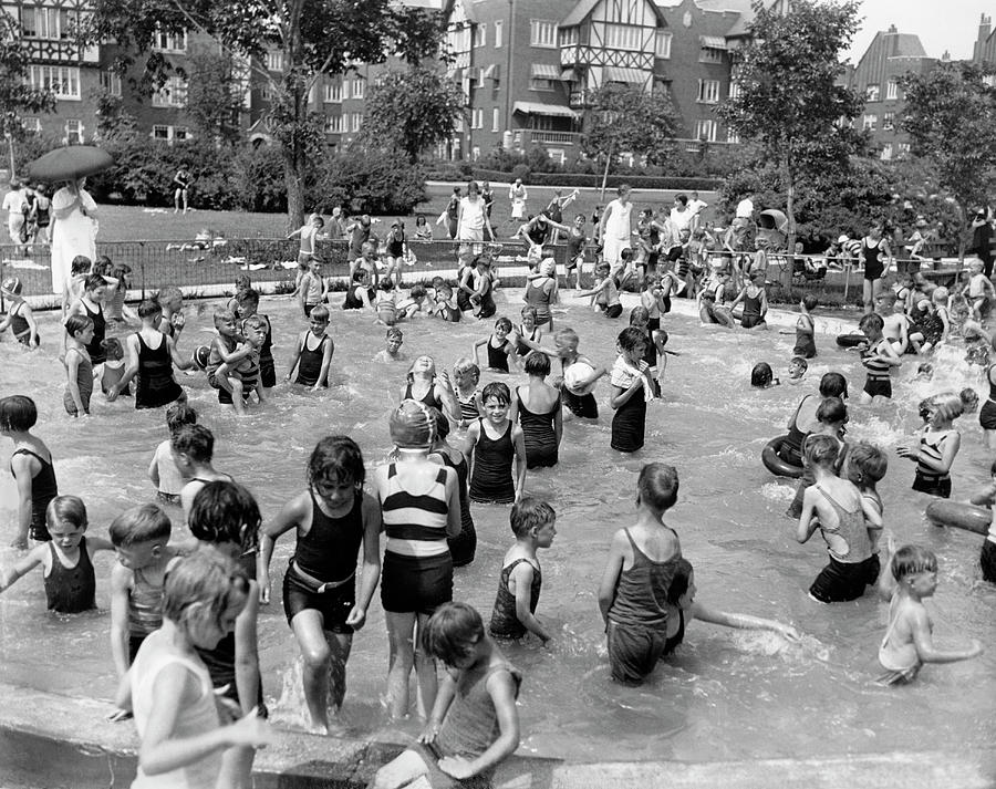 Children In The Kiddie Pool Photograph by Underwood Archives
