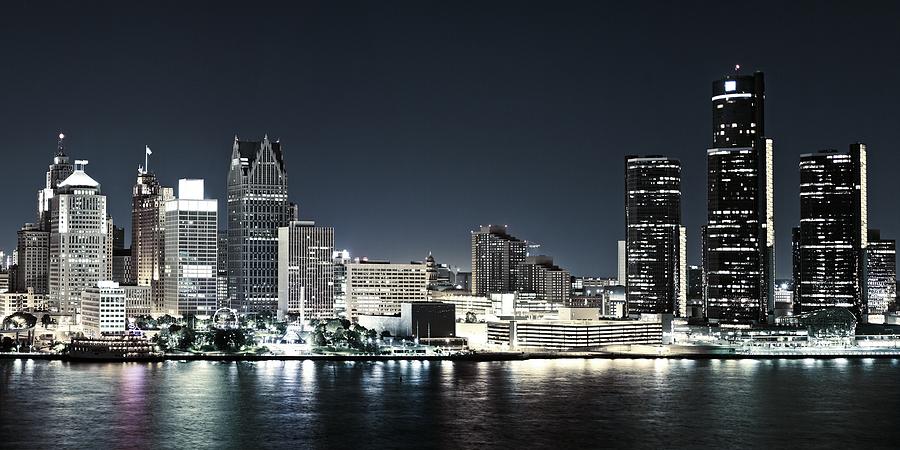 Chilled Detroit Skyline by Levin Rodriguez Chilled Detroit Skyline by Levin Rodriguez