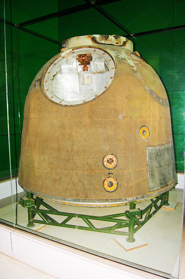 Space Photograph - Chinese Space Capsule. by Mark Williamson/science Photo Library