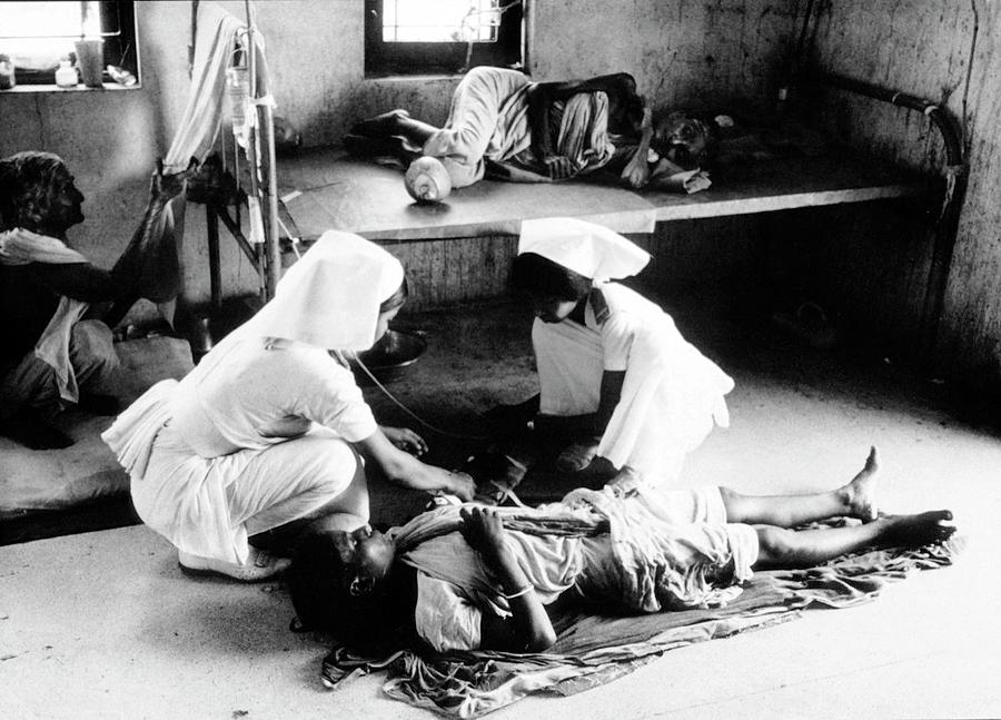 Cholera Photograph - Cholera Rehydration Therapy by National Library Of Medicine