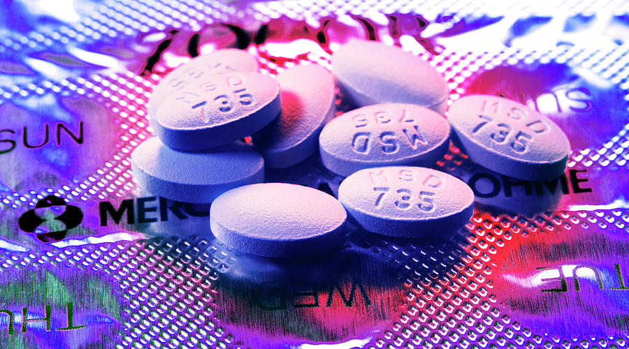 Cholesterol-lowering Drug Photograph by Saturn Stills/science Photo Library