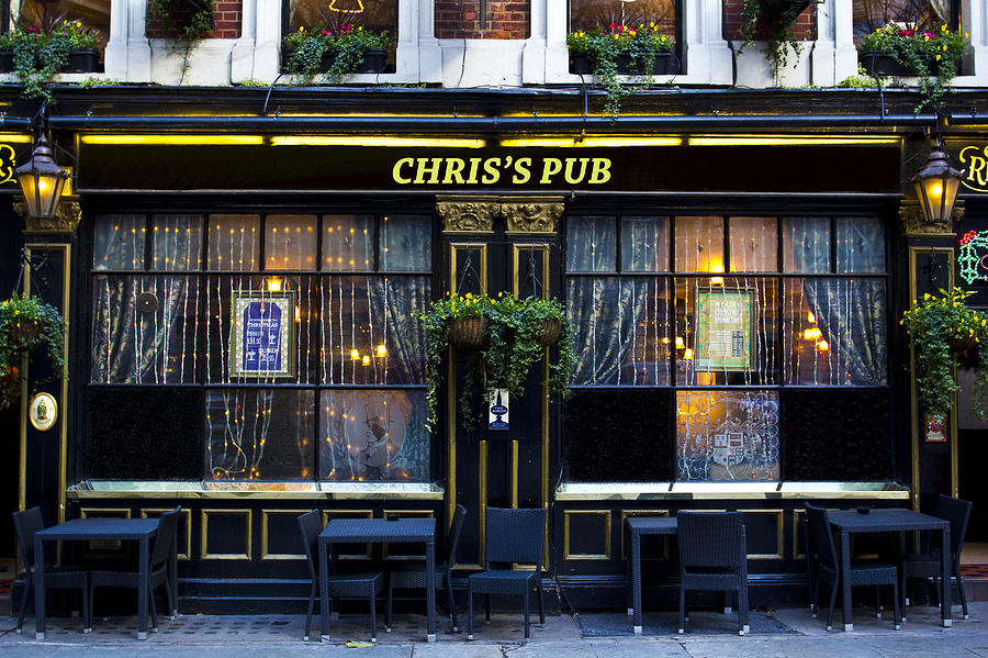 Chriss Pub Photograph by David Pyatt
