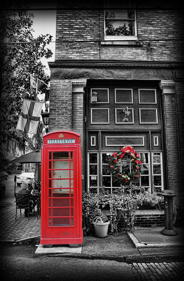 Christmas - The Red Telephone Box and Christmas Wreath Photograph by Lee Dos Santos