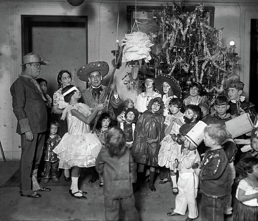 Christmas, 1925 Photograph by Granger