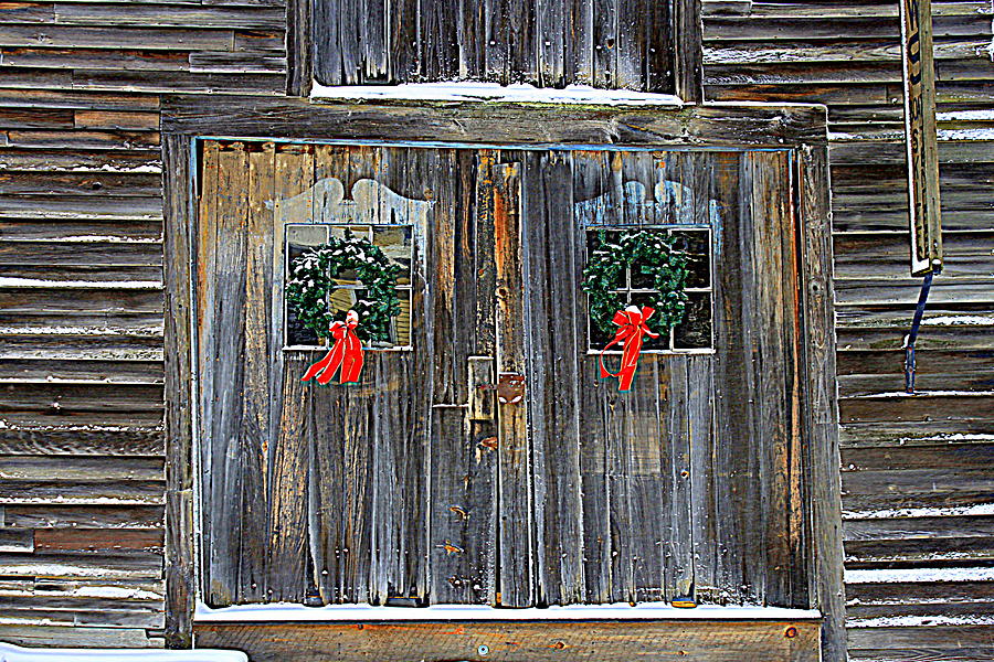 Christmas Barn Doors Photograph by Suzanne DeGeorge