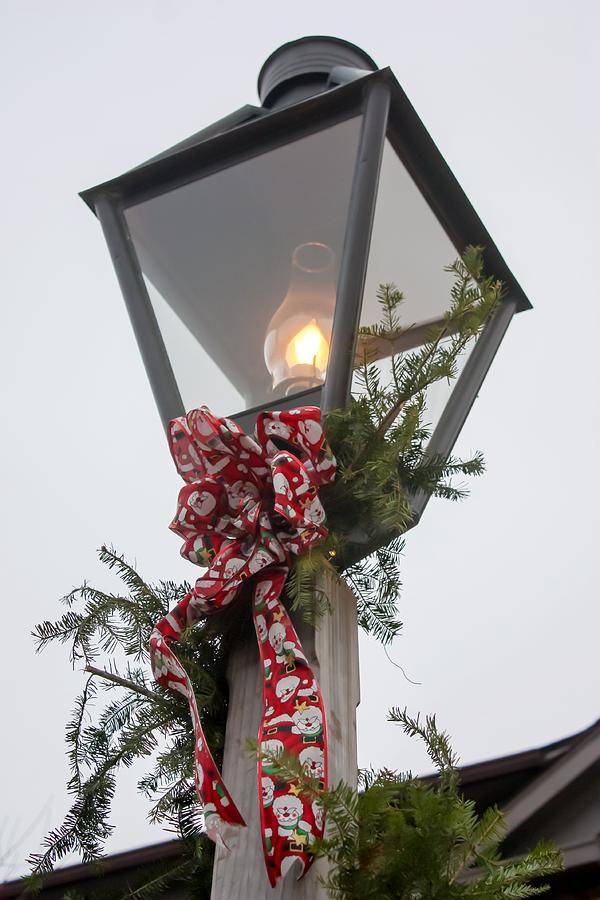 Christmas Lamppost Photograph By Cynthia Woods