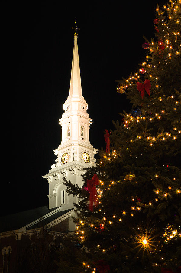 Christmas Tree And The North Church Steeple Photograph by Jeff Sinon