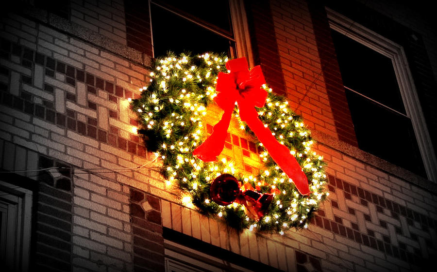 Christmas Wreath On Bronx Walk-up Photograph by Aurelio Zucco