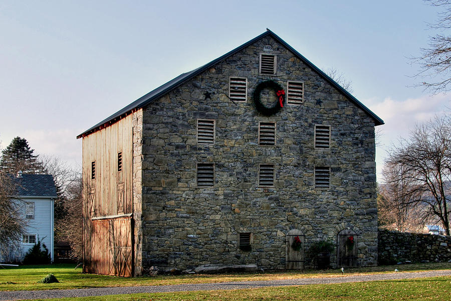 Christmastime at the Probst Stone Barn Photograph by Gene Walls