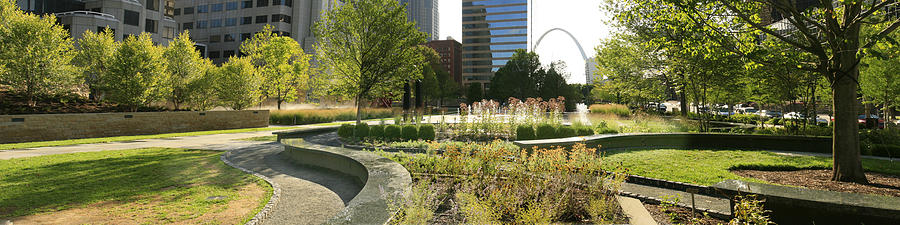 City Gardens and the St Louis Arch Photograph by Garry McMichael