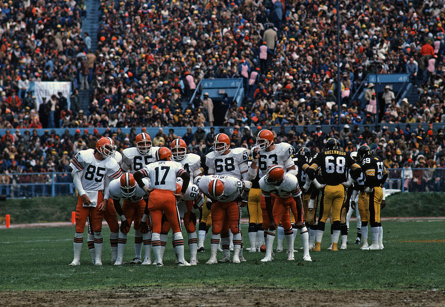 Cleveland Browns Huddle Photograph by George Gojkovich
