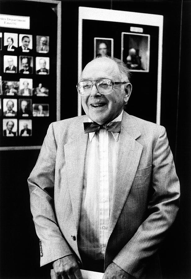Clifford Shull Photograph by Science Photo Library Clifford Shull Photograph by Science Photo Library