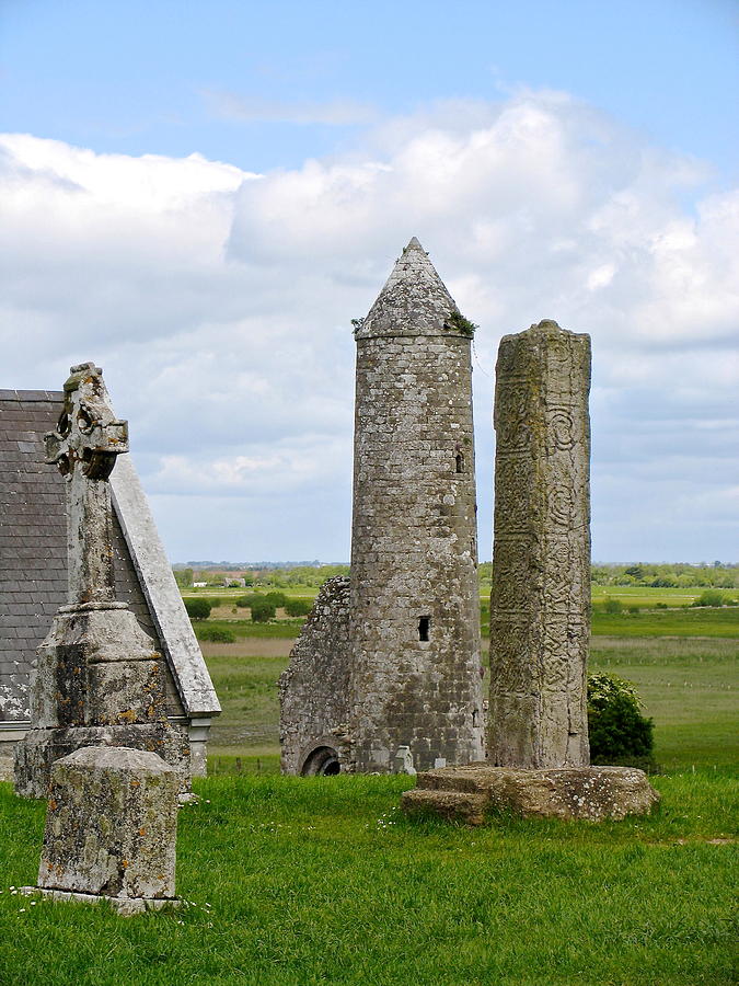 Clonmacnoise Towers Photograph by Suzanne Oesterling