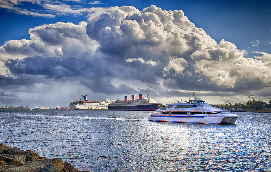 Cloud Crowns the Queen Photograph by Joseph Hollingsworth