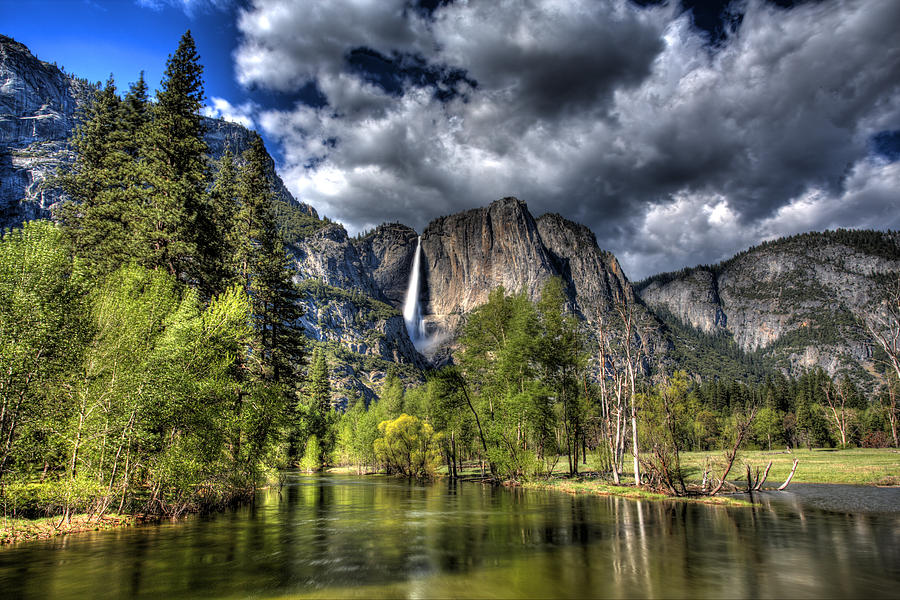Yosemite National Park Photograph - Cloudy Day in Yosemite by Shawn Everhart