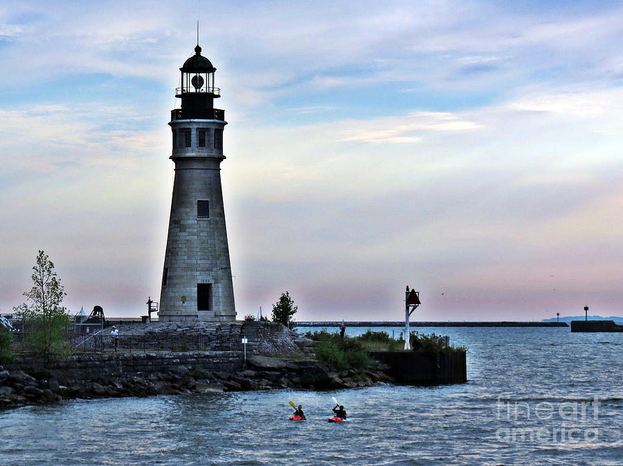 Buffalo Photograph - Coastguard Lighthouse by Darleen Stry