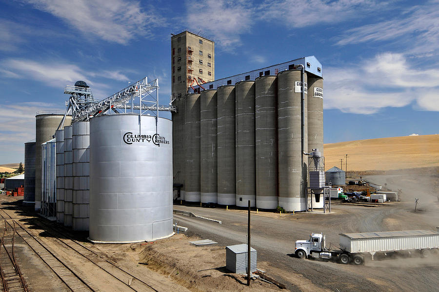 Columbia Grain Growers Elevators Photograph by Theodore Clutter