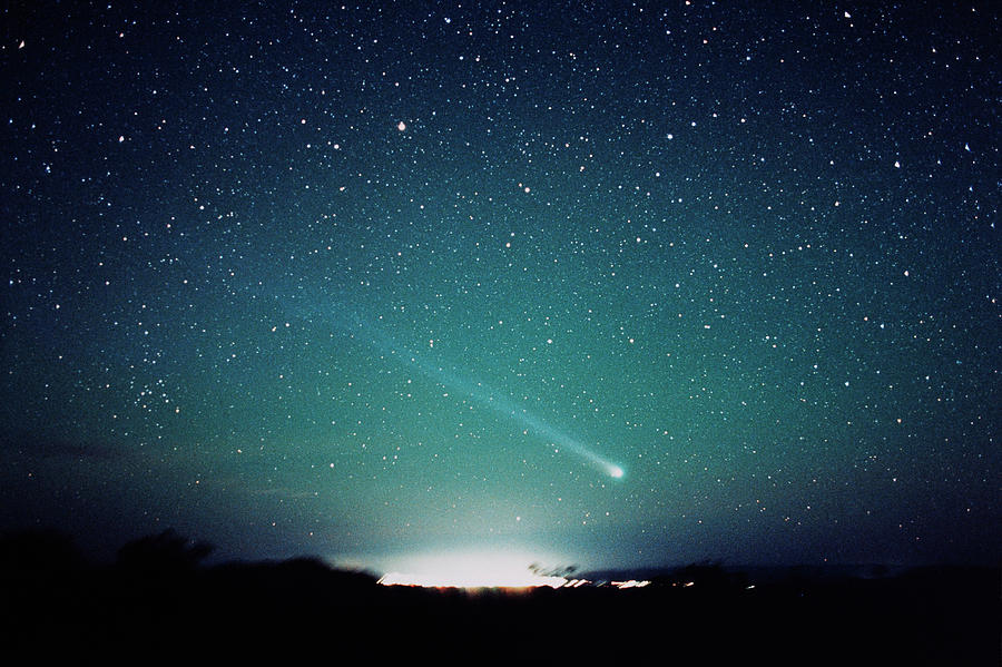 Comet Hyakutake Photograph by Gordon Garradd/science Photo Library