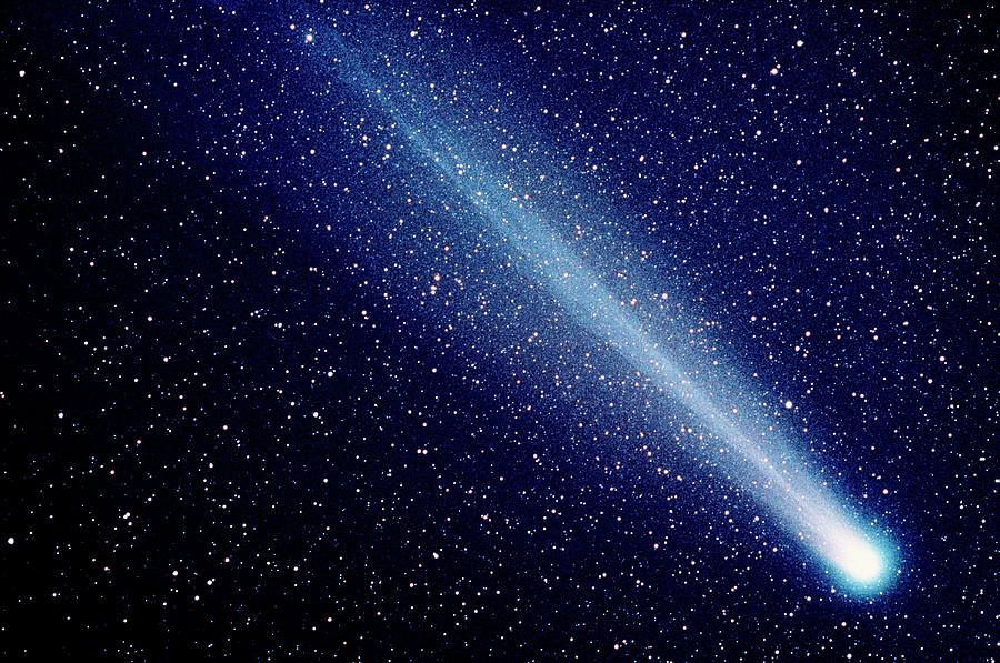 Comet Hyakutake On 24.3.96 Photograph by John Thomas/science Photo Library