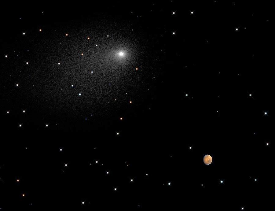 Comet Siding Spring And Mars Photograph by Science Source