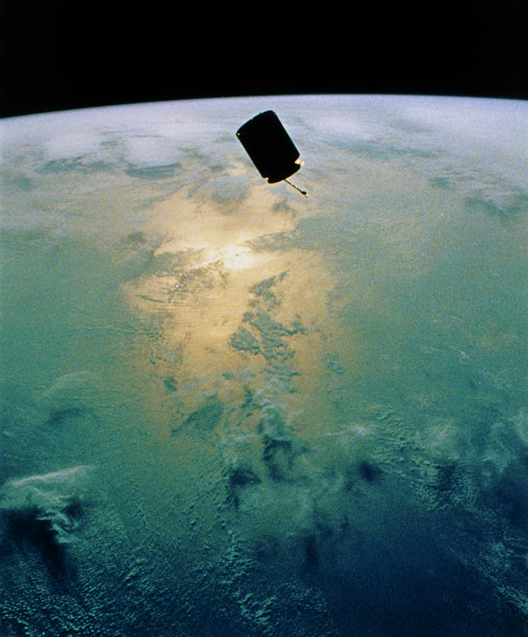 Communications Satellite Intelsat Vi (f3) Photograph by Nasa/science Photo Library