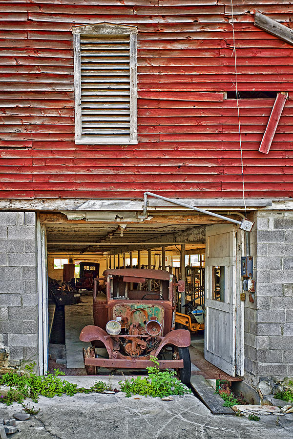 Car Photograph - Cool Barn in Pennsylvania by Marcia Colelli