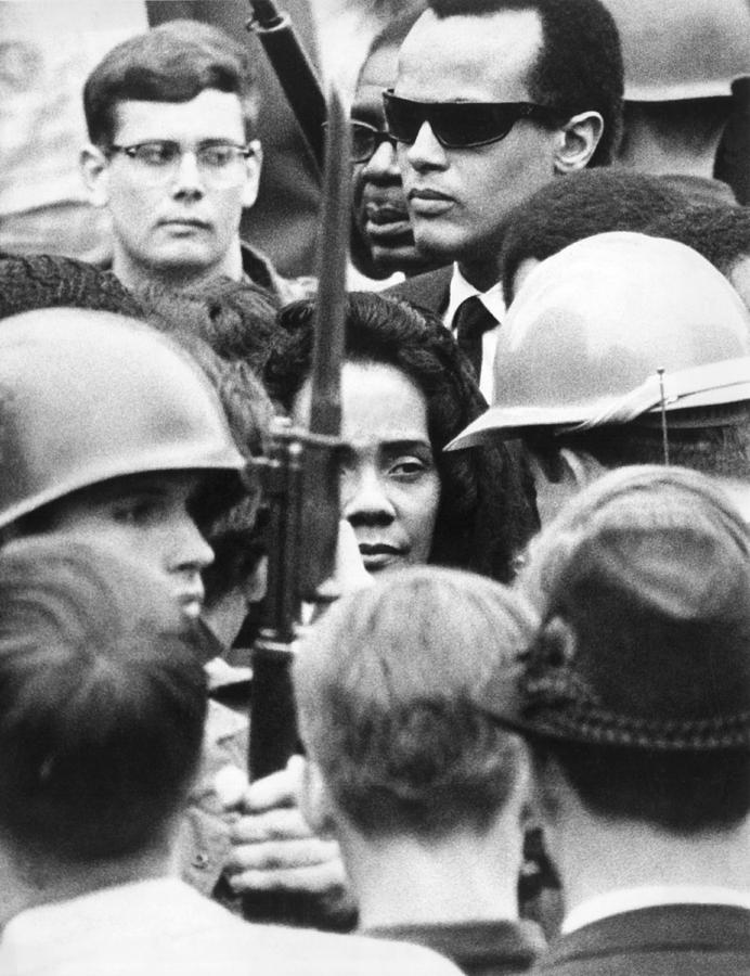 Coretta King & Harry Belafonte Photograph by Underwood Archives