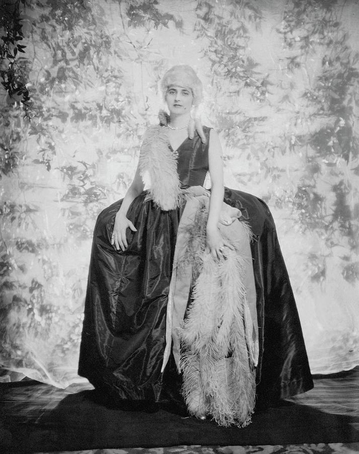 Countess Alfonso Villa As The Duchess Photograph by Edward Steichen
