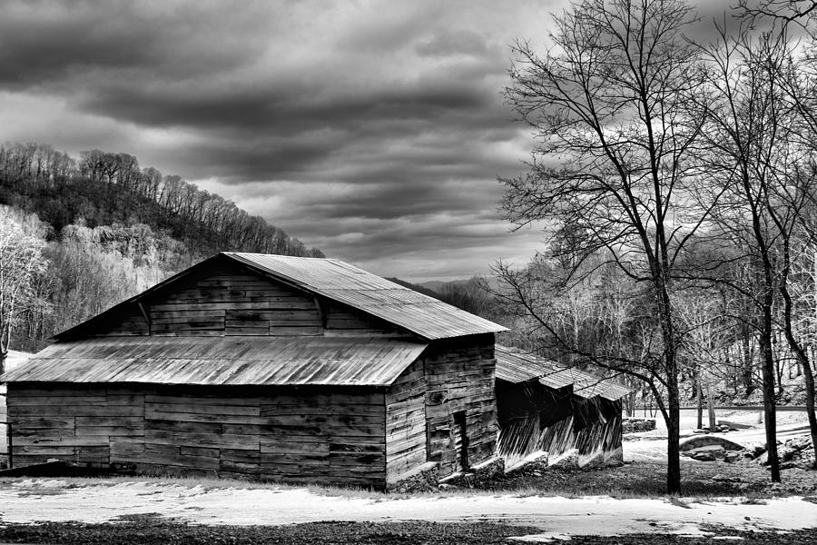 Country Barn  Photograph by Carol Montoya