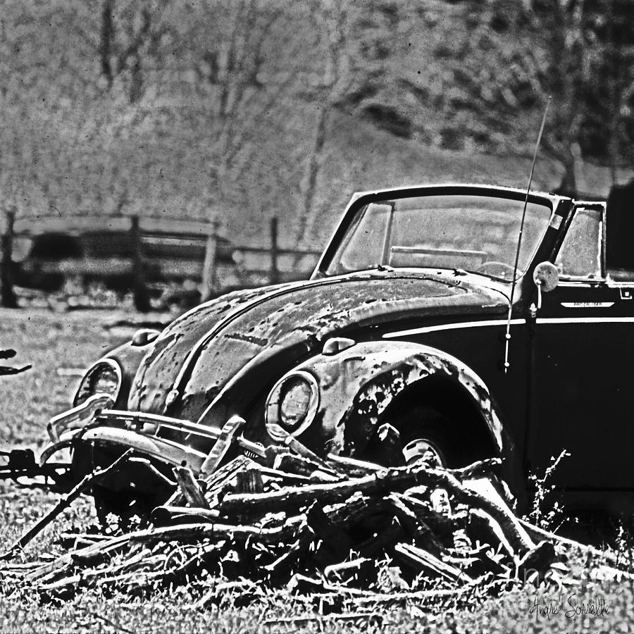 Black And White Photograph - Country Bug MC by Andre Sorrelle