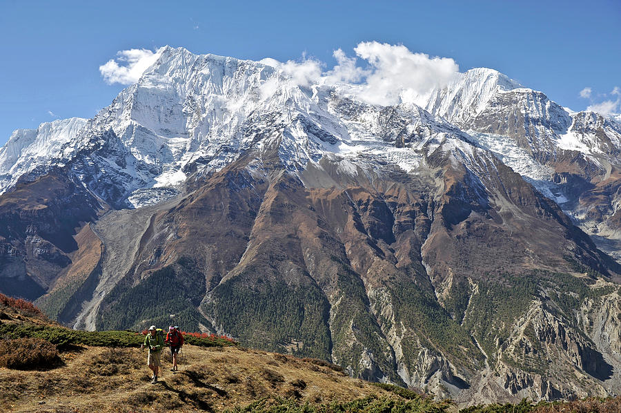 Couple Trekking The Annapurna Circuit Photograph by HagePhoto - Fine ...