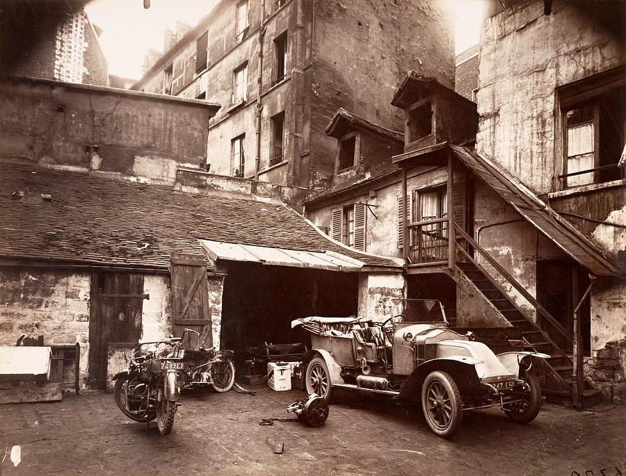 Cour 7 rue de Valence Eugene Aget 1922 Photograph by Vincent Monozlay