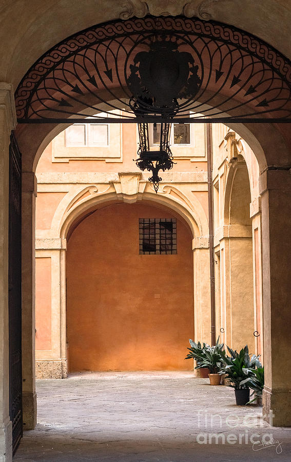 Italian Courtyard Photograph - Courtyard of Siena by Prints of Italy