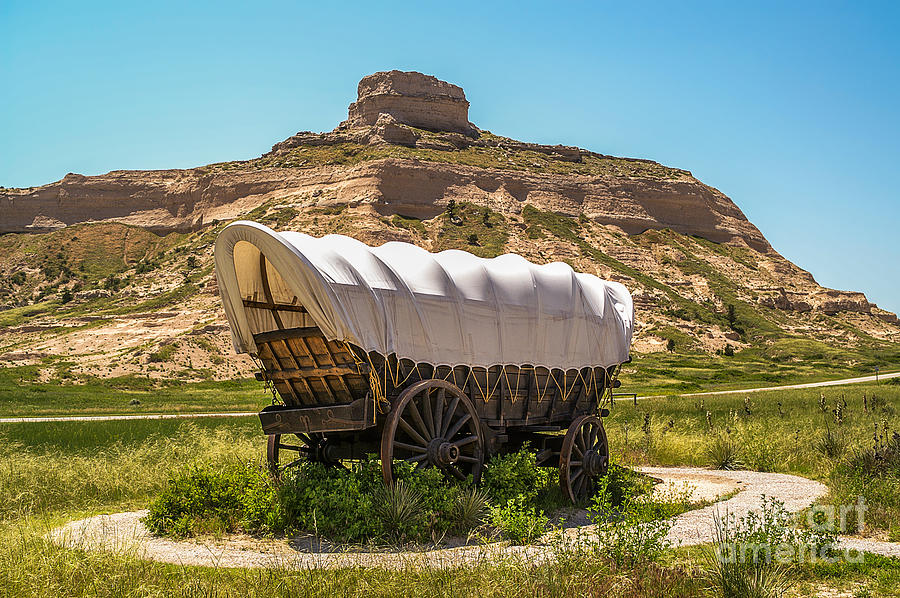 Covered Wagon At Scotts Bluff National Monument Photograph