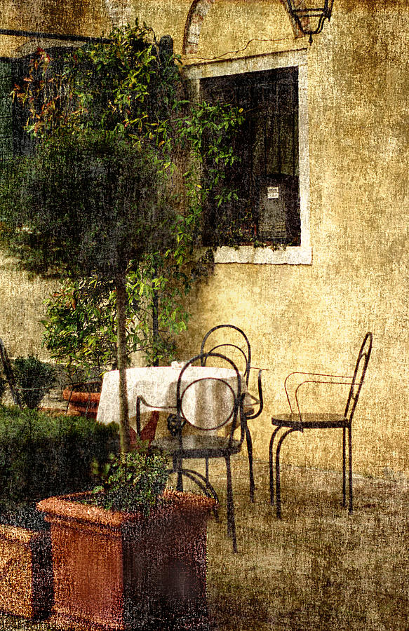 Cozy Venice Restaurant Photograph by Suzanne Powers