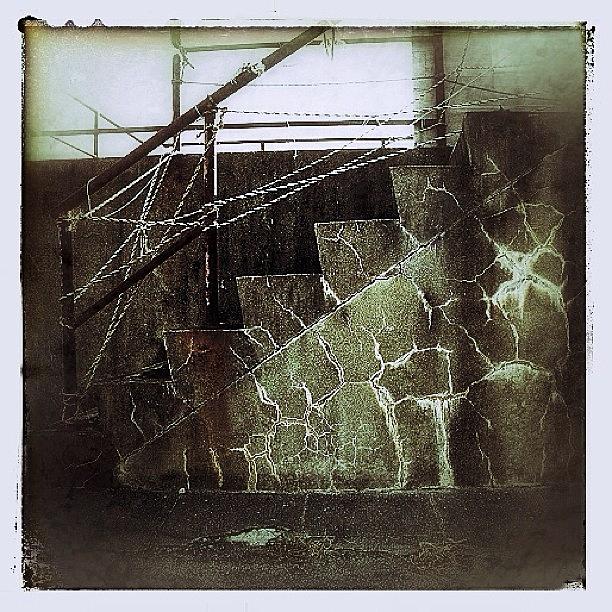 Vintage Photograph - Crack
#crack #ruins #rust #rusty by Moto Jp