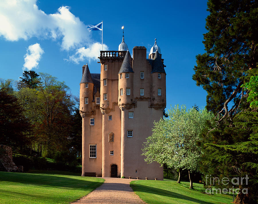 Craigievar Castle, Scotland Photograph by Rafael Macia