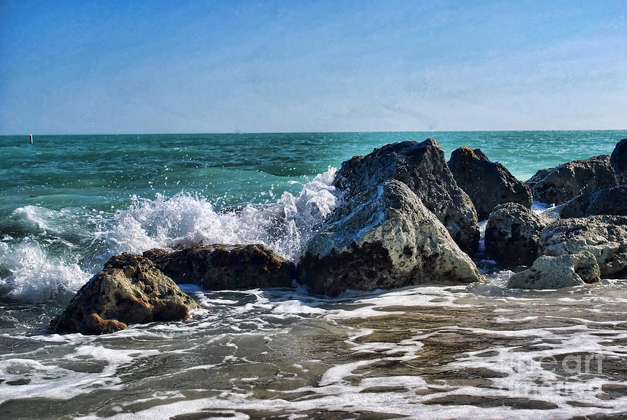 Crashing Waves Photograph by Judy Wolinsky