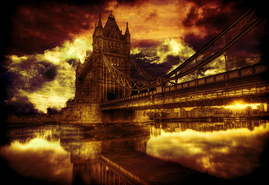 Sunset Photograph - Crashing Waves on London Bridge by Amanda Struz