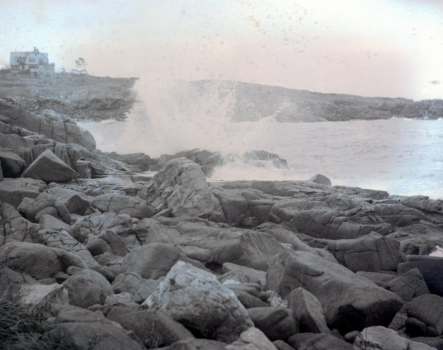 Crashing Waves Photograph by William Haggart