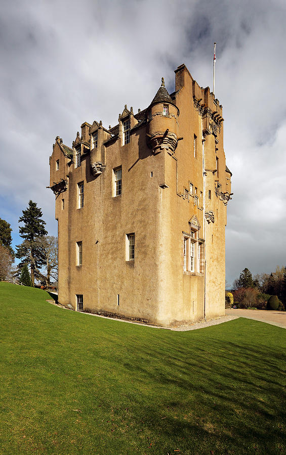 Crathes Castle Photograph by Grant Glendinning