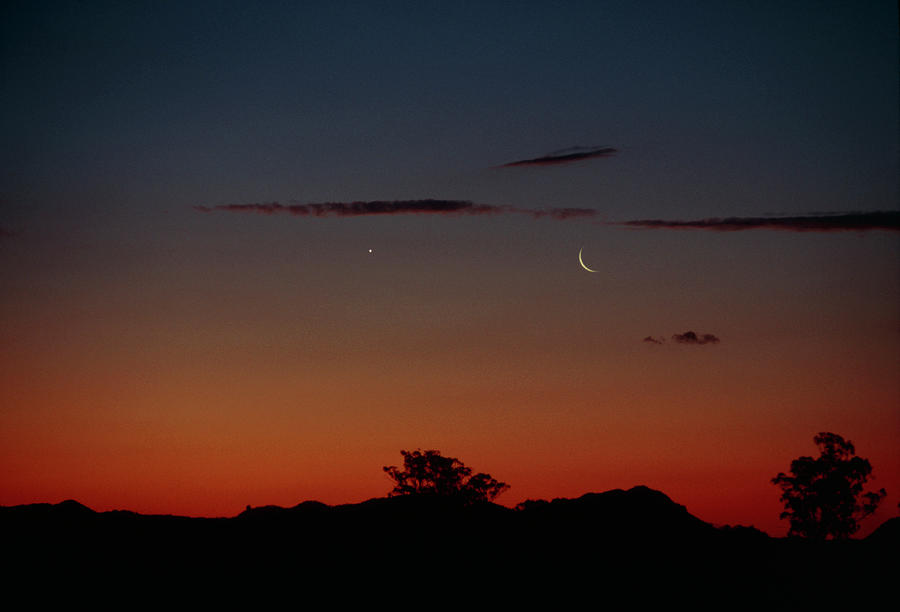 Crescent Moon And Venus After Sunset Photograph by Robin Scagell/science Photo Library