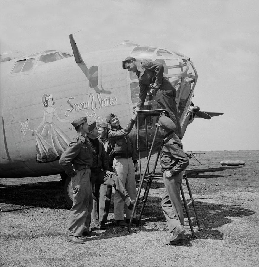 b24 bomber crew