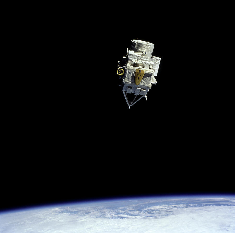 Crista-spas-2 Satellite Photograph by Nasa/science Photo Library