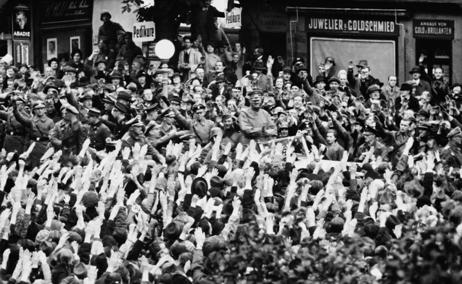 Crowd Giving Nazi Salute To Adolf Photograph by Everett