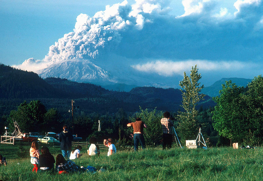 Crowd Watching Mount St. Helens Eruption Photograph by Thomas And Pat Leeson